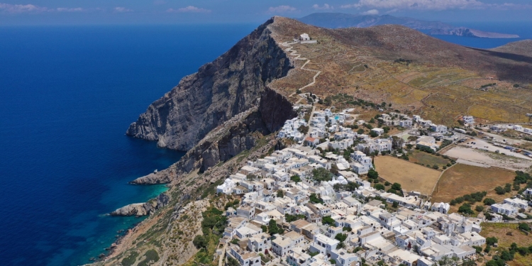 Φολέγανδρος - Κυκλάδες: Το νησί με την πανέμορφη Χώρα και τις μοναδικές παραλίες