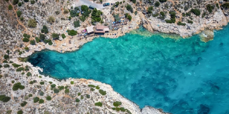 Παραλίες Αττικής: Λιμανάκια, Άγιος Κοσμάς και Αρτέμιδα