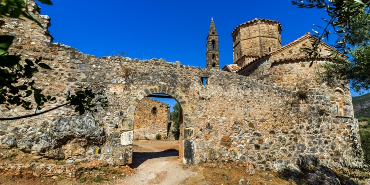 Πύργος Μούρτζινου - Μάνη: Το συγκλονιστικό πέτρινο οχυρό