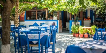 Μονοήμερη εκδρομή για καλό φαγητό δίπλα στην Αθήνα: Προτάσεις για σούβλες, αρνί, κοκορέτσι