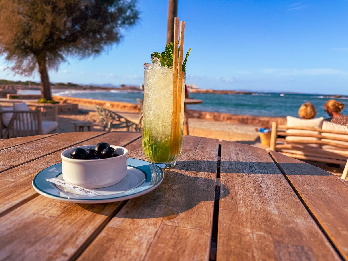 Παραλία Σχοινιάς - Beach bar