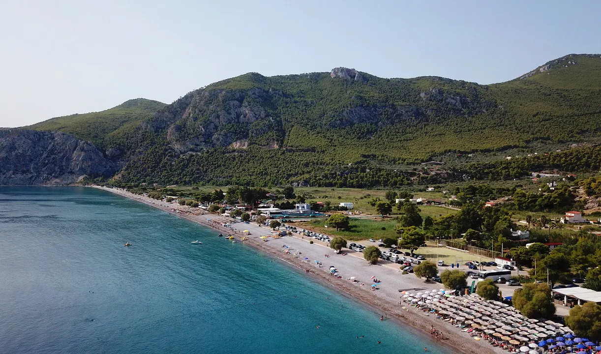 Τρεις παραλίες της Αττικής για τα πρώτα καλοκαιρινά μπάνια