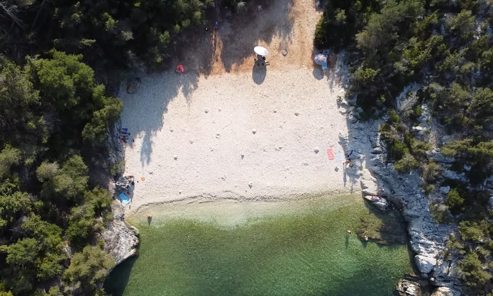 Δαφνούδι: Η κρυφή παραλία της Κεφαλονιάς με την μεγάλη έκπληξη!