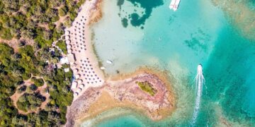 Τα εξωτικά Λιχαδονήσια: Οι παραλίες που δεν πιστεύεις πως βρίσκονται στην Ελλάδα