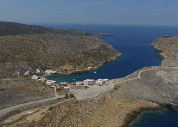 Χερρόνησος: Το αυθεντικό ψαροχώρι της Σίφνου που μοιάζει να έχει μείνει ανέγγιχτο από τον χρόνο
