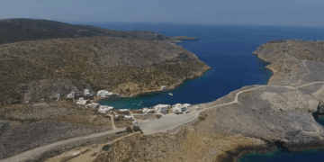 Χερρόνησος: Το αυθεντικό ψαροχώρι της Σίφνου που μοιάζει να έχει μείνει ανέγγιχτο από τον χρόνο
