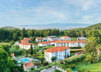 HotelBrain: Ο Όμιλος μίσθωσε το Chrousso Village στη Χαλκιδική