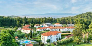 HotelBrain: Ο Όμιλος μίσθωσε το Chrousso Village στη Χαλκιδική