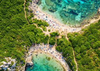 Η εντυπωσιακή παραλία στην οποία ο Οδυσσέας συνάντησε τη Ναυσικά