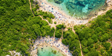 Η εντυπωσιακή παραλία στην οποία ο Οδυσσέας συνάντησε τη Ναυσικά