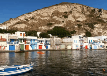 Κλήμα - Μήλος: Το περίεργο χρωματισμό ψαροχώρι της Ελλάδας που βρίσκεται σε άλλη εποχή!
