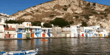 Κλήμα - Μήλος: Το περίεργο χρωματισμό ψαροχώρι της Ελλάδας που βρίσκεται σε άλλη εποχή!