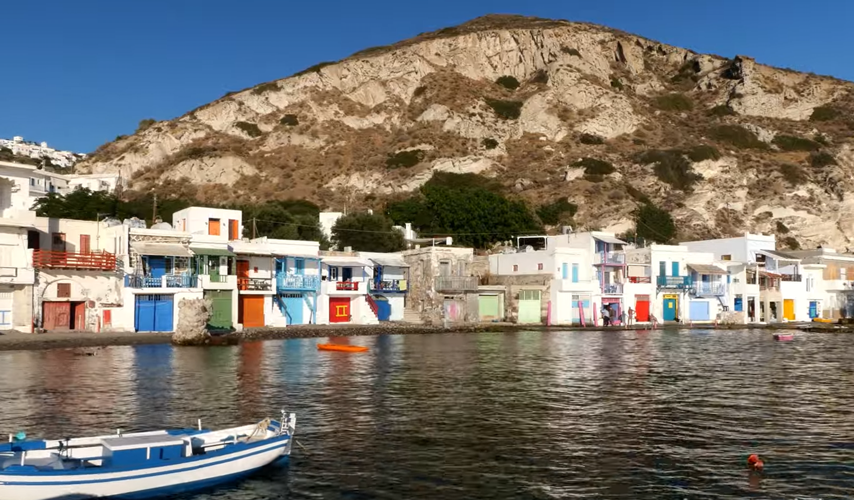 Κλήμα - Μήλος: Το περίεργο χρωματισμό ψαροχώρι της Ελλάδας που βρίσκεται σε άλλη εποχή!