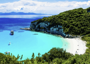 Πέντε ελληνικές παραλίες μέσα στις 10 καλύτερες της Ευρώπης - Δείτε το Top 10