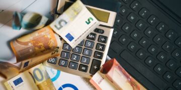 Πότε οι μεταφορές χρημάτων μέσω IRIS χτυπούν «καμπανάκι» στην Εφορία
