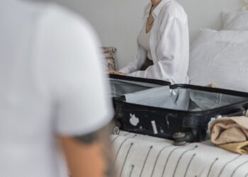 Το λάθος που κάνουν όλοι μόλις μπουν στο ξενοδοχείο: Μην αφήσετε τη βαλίτσα εκεί