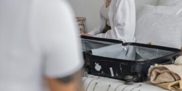 Το λάθος που κάνουν όλοι μόλις μπουν στο ξενοδοχείο: Μην αφήσετε τη βαλίτσα εκεί