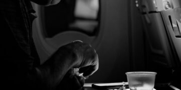 Viral προειδοποίηση από πρώην αεροσυνοδό: Γιατί δεν πίνει το νερό των αεροπλάνων