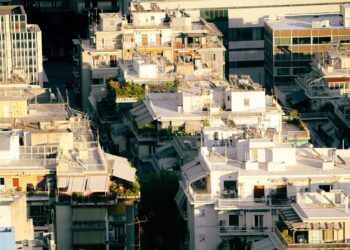 Ακίνητα: Οι ξένες επενδύσεις και τα κλειστά σπίτια συντηρούν την άνοδο των τιμών