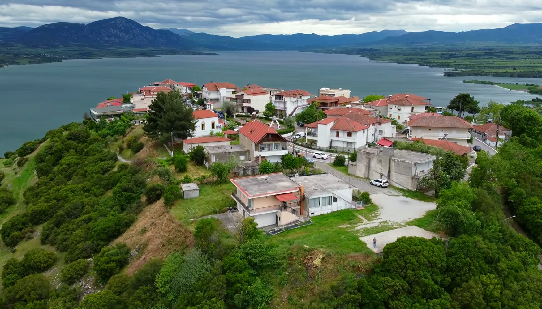 Νεράιδα: Το γραφικό χωριό της Κοζάνης με την εντυπωσιακή θέα