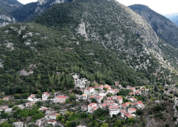 Πλανητέρο: Το φθινοπωρινό παραμύθι της Πελοποννήσου με τα αιωνόβια πλατάνια
