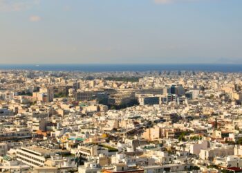 Ποιοι ξένοι αγοράζουν ακίνητα στην Ελλάδα και σε ποιες τοποθεσίες